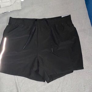 Relaxed fit short size large